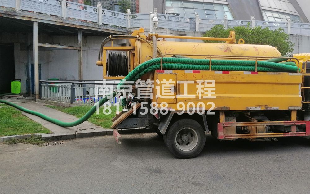 277迈皋桥商场隔油池吸污